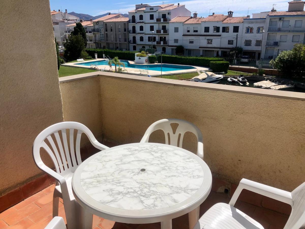 Port Sotavent 2C - Apartamento En La Marina De Empuriabrava - Piscina Comunitaria, - Parking - Vistas Al Canal - Cerca Centro Y Playa Exterior photo