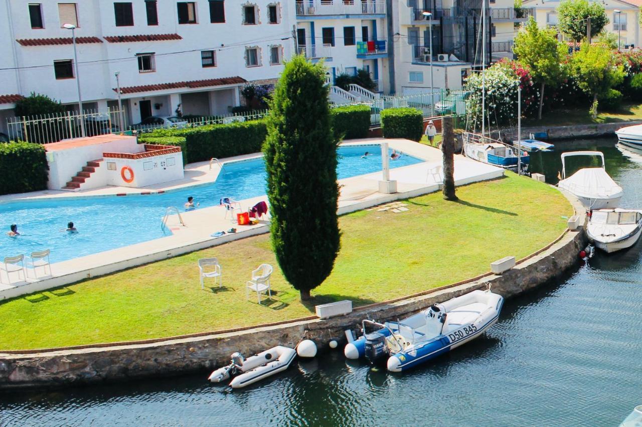 Port Sotavent 2C - Apartamento En La Marina De Empuriabrava - Piscina Comunitaria, - Parking - Vistas Al Canal - Cerca Centro Y Playa Exterior photo